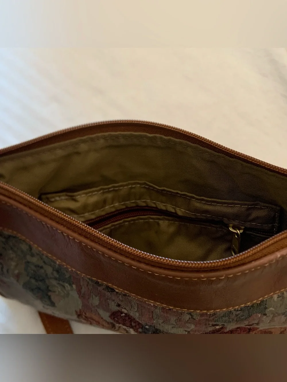 VINTAGE Orvis Brown Leather-Trim Tapestry Messenger Bag with Equestrian Scene